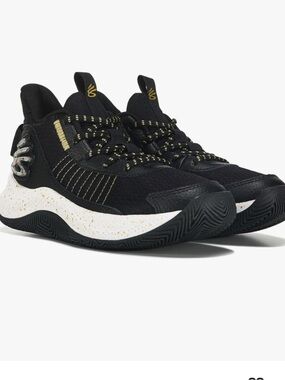 Under Armour Men’s Black & White Sneakers with Gold Accents, Steph Curry brand